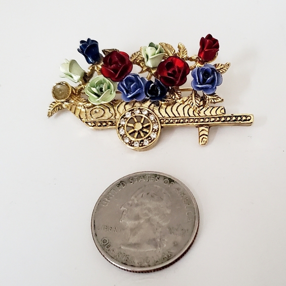 COPY - Retro cart full of roses brooch/ pin - Picture 2 of 3